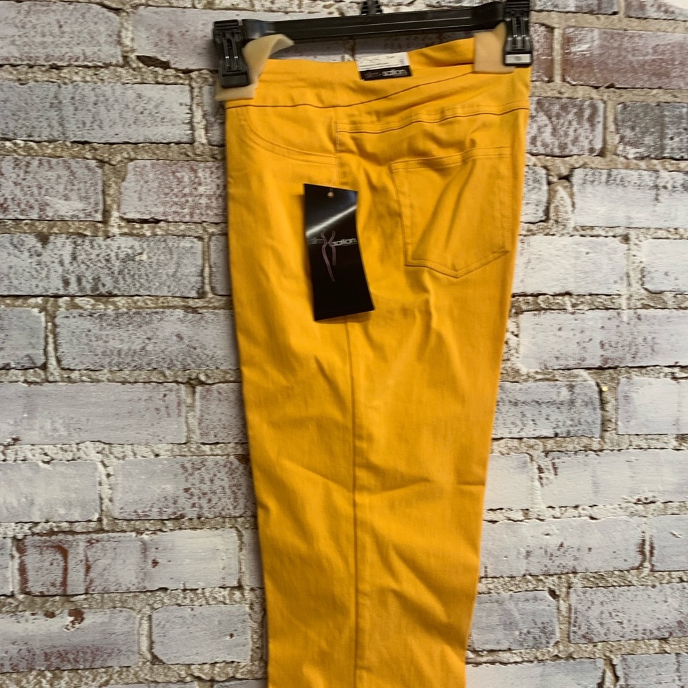 Slim-sation Capri pants. *Different Colors*